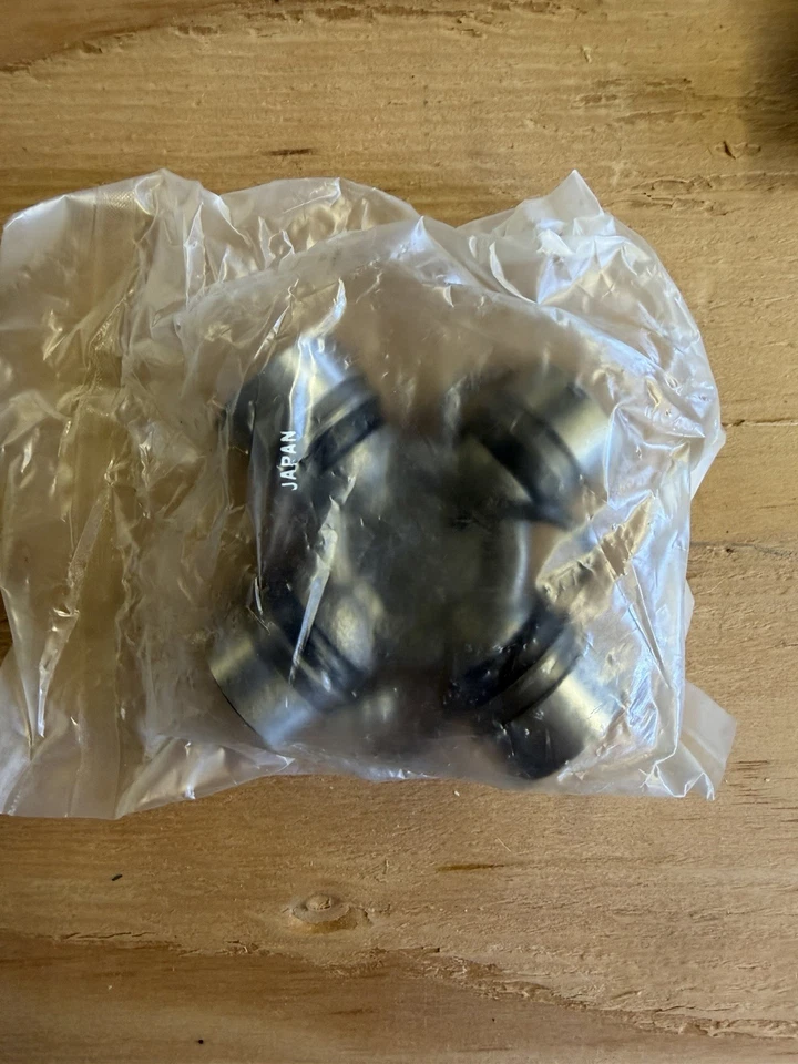 Junta en U GMB 210‐2173 (engrasable) – AMC clásico / Ford / Falcon ajuste directo Foto 3 de 3