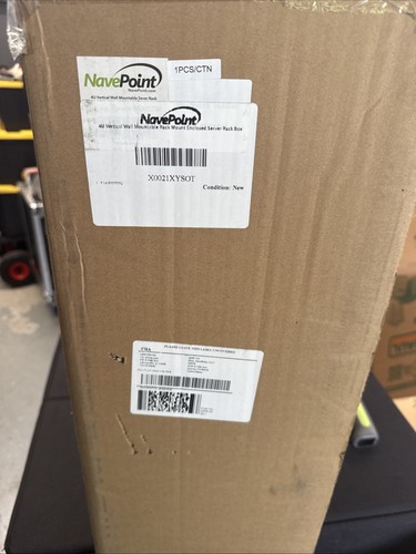 NavePoint 4U Vertical Wall Mountable Server Rack, Black - Enclosed Vertical Wall - Afbeelding 2 van 3