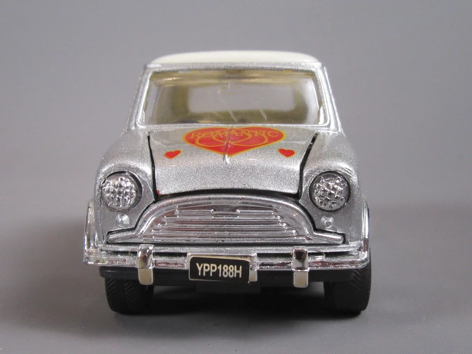 D652 Tai Cheong Toys Mini Cooper Mk I Romantic Heart Silver 1/34 Friction Ok - Image 2 of 4