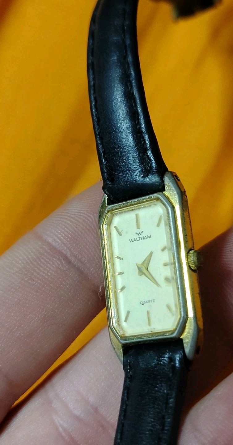 Vintage Waltham Gold Rectangular Thin Quartz Watc… - image 5