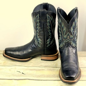 extra wide cowboy boots mens
