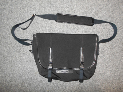 TIMBUK2 VIP CMB LIMITED EDITION LEATHER TRIM CORDURA TWILL MESSENGER BAG      B5
