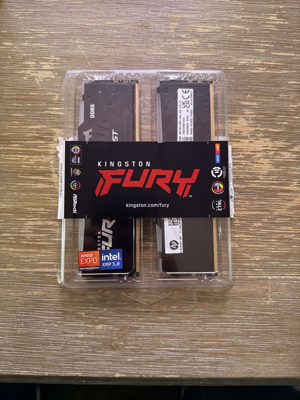 Kingston Fury Beast RGB DDR5 16GB Kit (2x8GB) 5200MHz Excellent Condition.