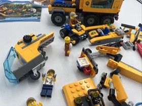 LEGO City Jungle Sets #60157 Starter Set, & 60160 Mobile Lab Incomplete 5 Figs