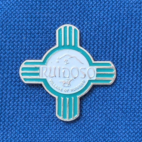 Ruidoso Ski Apache Pin Ruidoso Downs New Mexico Resort Silver Tone Souvenir 