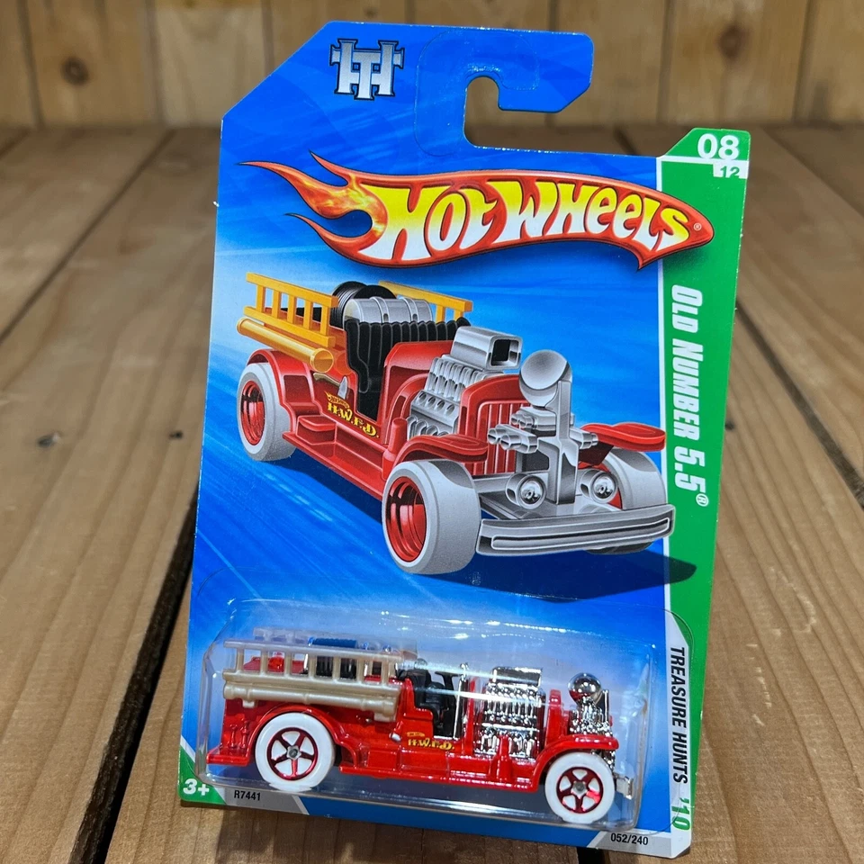 2010 Hot Wheels Treasure Hunts Old Number 5.5 Firetruck Red - 1:64 Diecast Car - Image 2 of 4