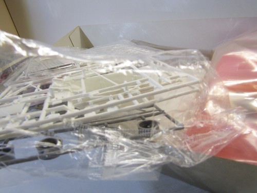 Hasegawa 1:24 Scale Lancia Delta HF Integrale 16v '89 San Remo Model Kit # 25008 - Picture 8 of 12