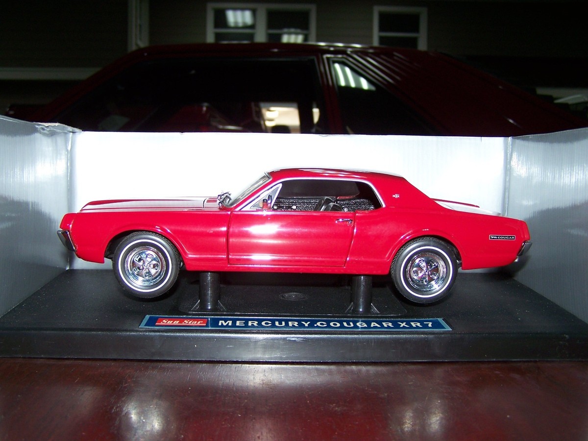 Sun Star 1967 Mercury Cougar XR7 Metal Die Cast 1:18 Scale Model