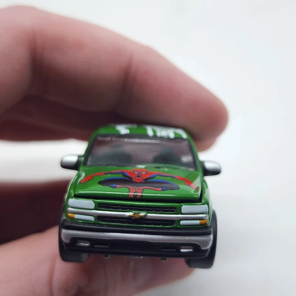 Chevy Silverado 1999 azul suelto Johnny Lightning 1:64 Marvel Spider-Man: azul Foto 3 de 4