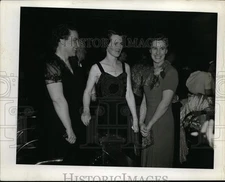 1942 Press Photo Women Mrs. William Halleran, Donehue Lewberg, Edward Cranfield
