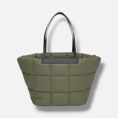 VeeCollective Women's Green Porter Max Quilted Tote Bag