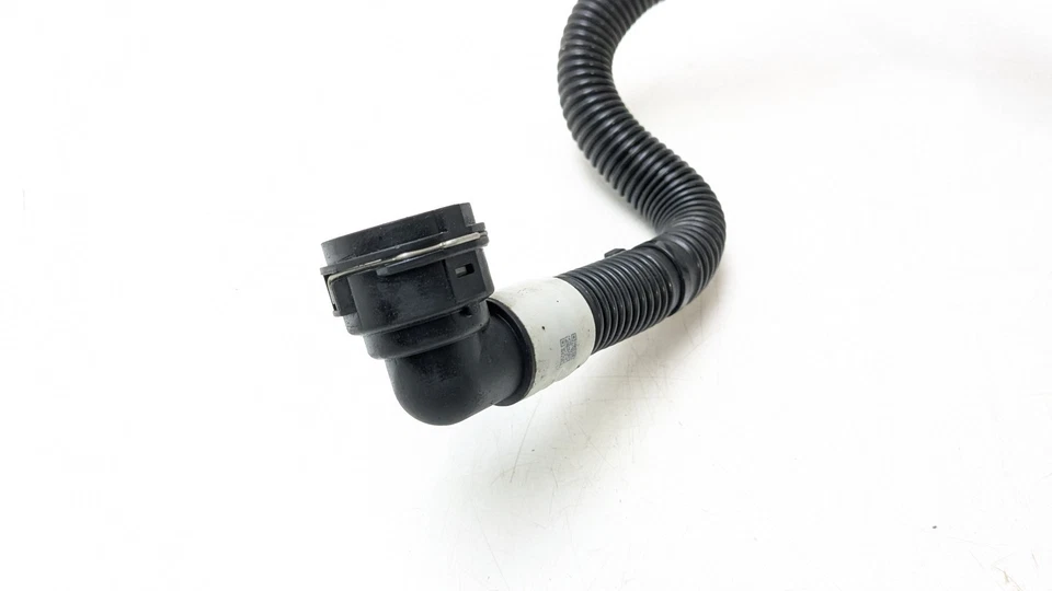 TESLA MODEL 3 WATER COOLANT HOSE PIPE 107758600C 2019 - Image 2 of 4