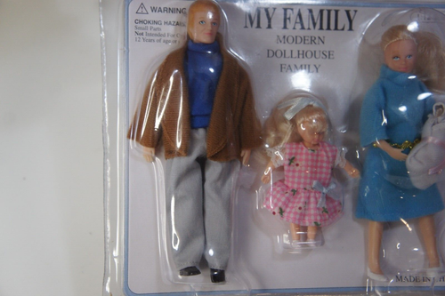 Dollhouse Town Square Miniatures ~ Doll My Family Set of 4 ~ 00010 NEW OPEN BOX - Picture 4 of 16