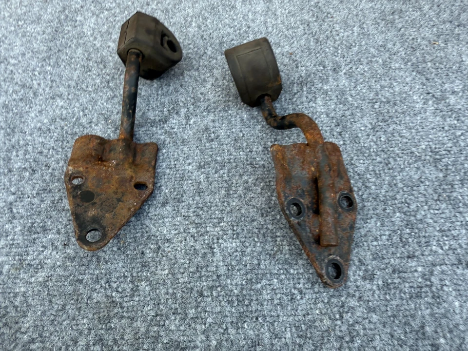 INFINITI FX35 FX50 QX70 09-17 OEM MUFFLER EXHAUST HANGER MOUNTING BRACKET (PAIR) - Image 4 of 4