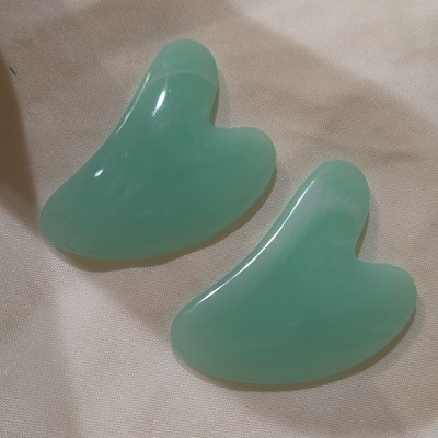 Gua Sha Facial Green Heart-Shaped Natural Stone Face Massage Stones