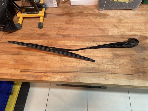 VW Caddy tail wiper arm 2K5955708 - Picture 2 of 3