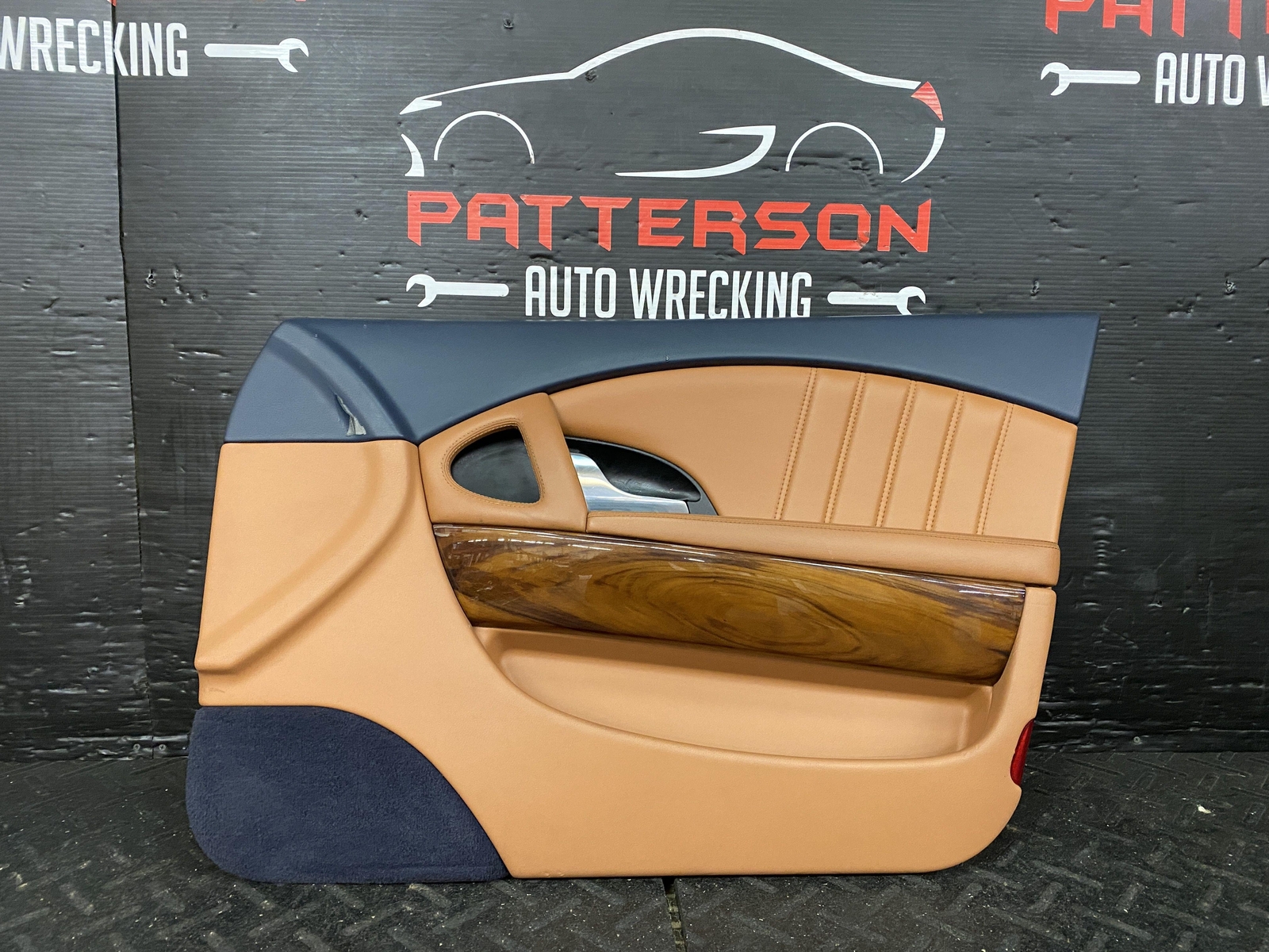 04-08 MASERATI QUATTROPORT FRONT PASSENGER INTERIOR DOOR TRIM PANEL BROWN/BLACK
