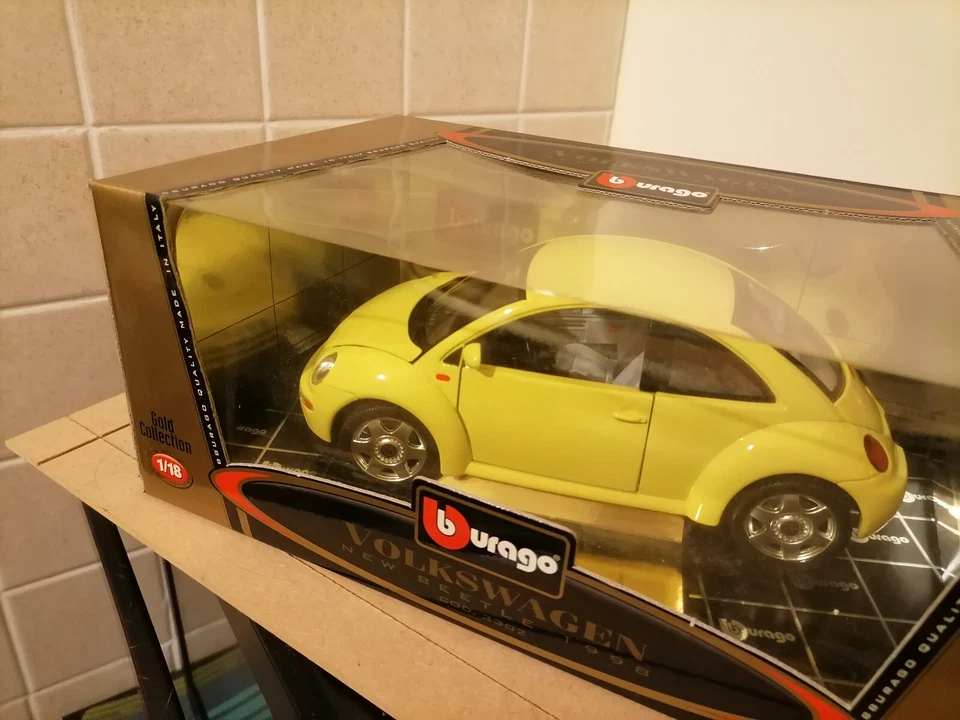 Volkswagen New Beetle (1998) scala 1/18 - Immagine 3 di 3