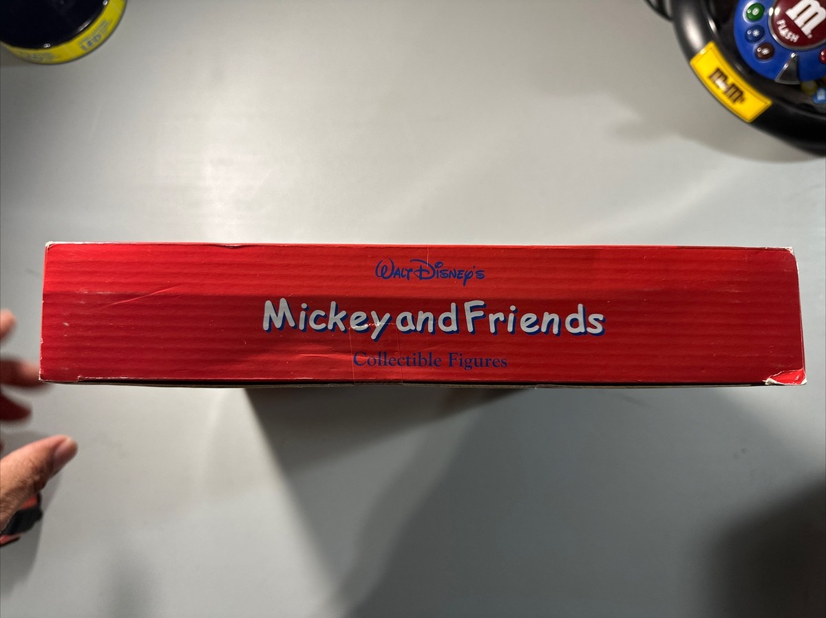 VINTAGE 2008!! Mickey And Friends Collectible Figures VINTAGE 2008!! Mickey And Friends Collectible Figures