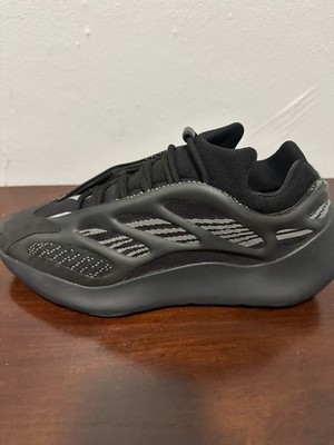 adidas Yeezy 700 V3 Dark Glow Men s Size 10.5