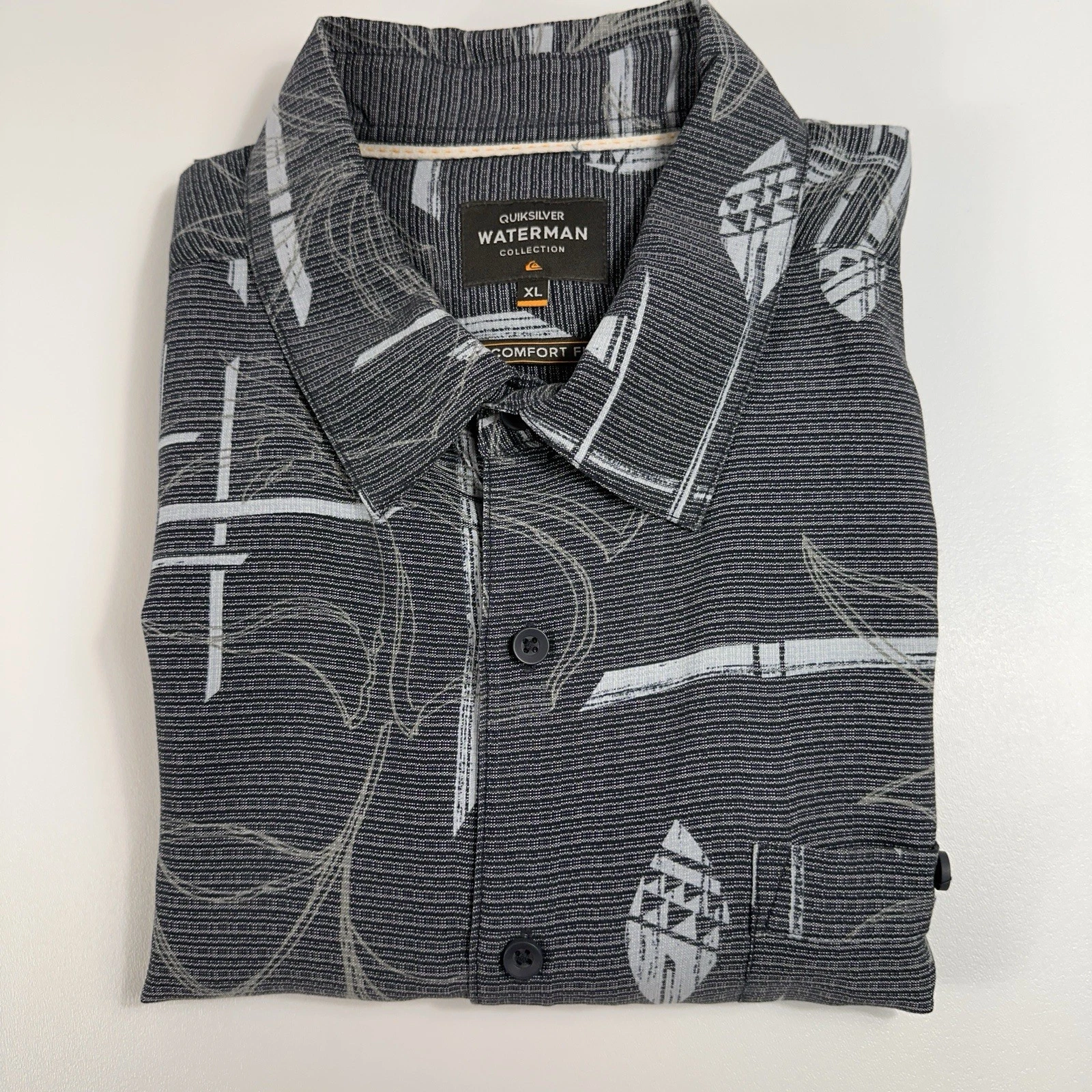 Quiksilver Waterman XL Hawaiian Camp Shirt Gray Leaf Print Comfort Fit Aloha