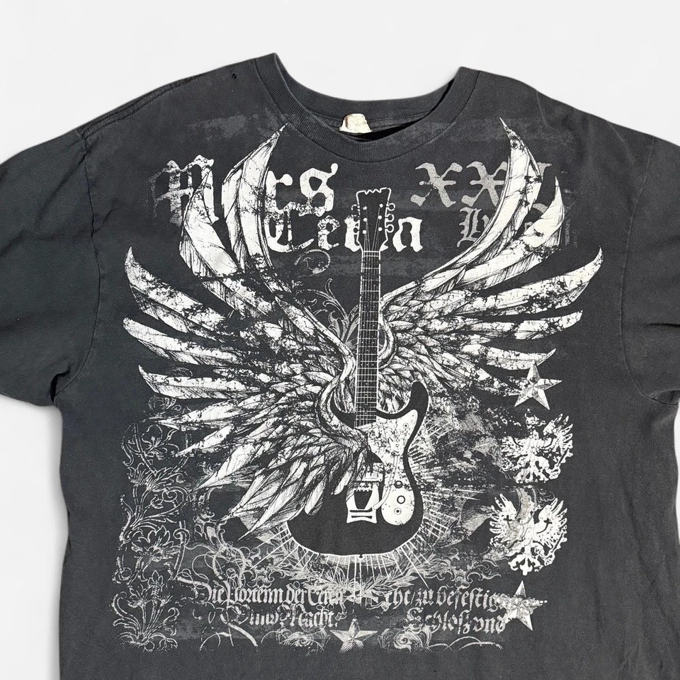 Camiseta de rock envejecido gráfico de guitarra alada y2k Foto 2 de 3