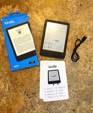 Amazon Kindle 11th Gen 16GB 6in Black Touchscreen Light Wi-Fi USB-C. Bundle
