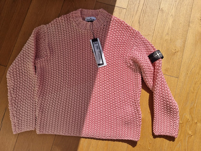 Stone Island UV Reactive Chain Stich Reactive Sweater cherry Large