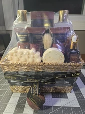 LOVERY Mens Gift Set, 14Pc Sandalwood Bath Gift Set, Personal Self Care Kit