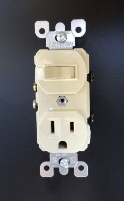 Leviton 5225-I Combo Switch & Receptacle 15A 125V AC/CA Ivory 