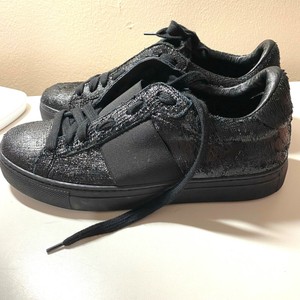 black shiny tennis shoes