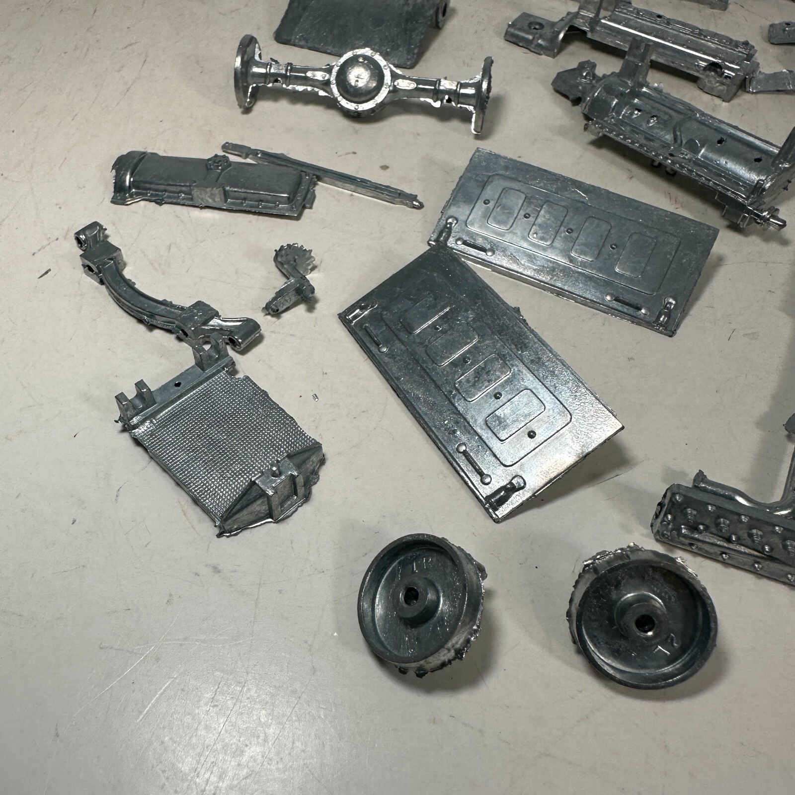 1932 Chevrolet Phaeton Metal Model Kit – Hubley – Unassembled