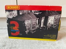 Hornby 1.76 Scale R6278 3 Assorted Plank Wagons Weathered