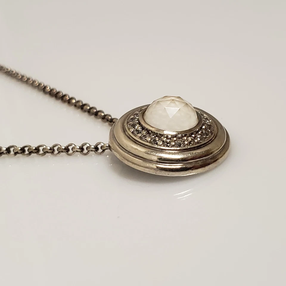 Colgante y collar John Hardy de plata esterlina con diamante de doble disco Foto 4 de 4