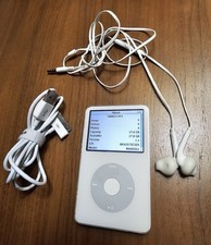 Apple iPod Classic 5th Gen 30GB A1136 White  Sync Cable  Headphones Bundle