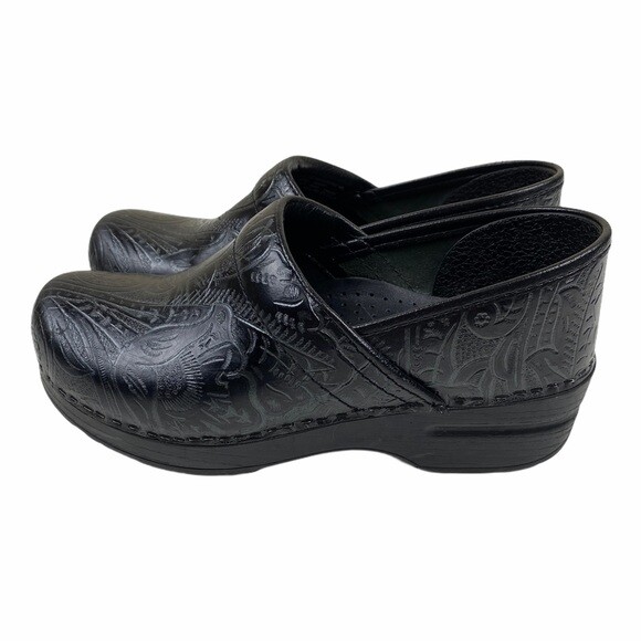 dansko slip resistant womens