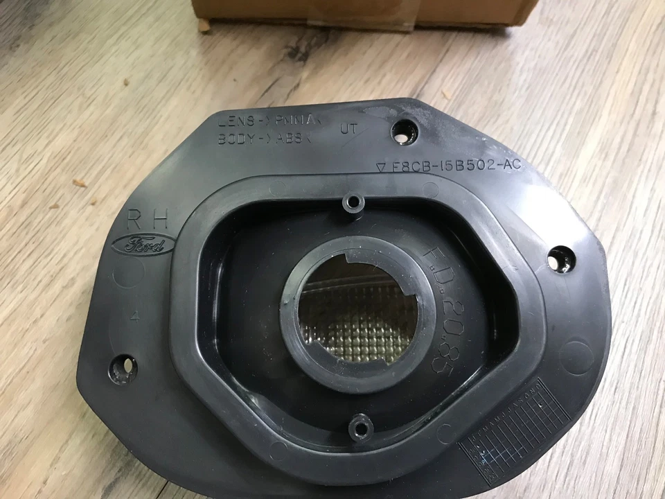 Ford Escort 1998-2003 como nuevo conjunto de luz de respaldo derecha F8CZ-15500-AB Foto 3 de 3