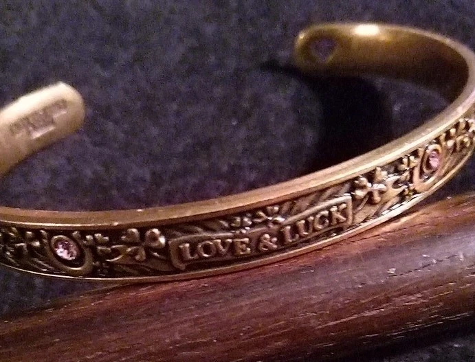 Pulsera Alex And Ani Love & Luck Cuff 6.5 Foto 4 de 4