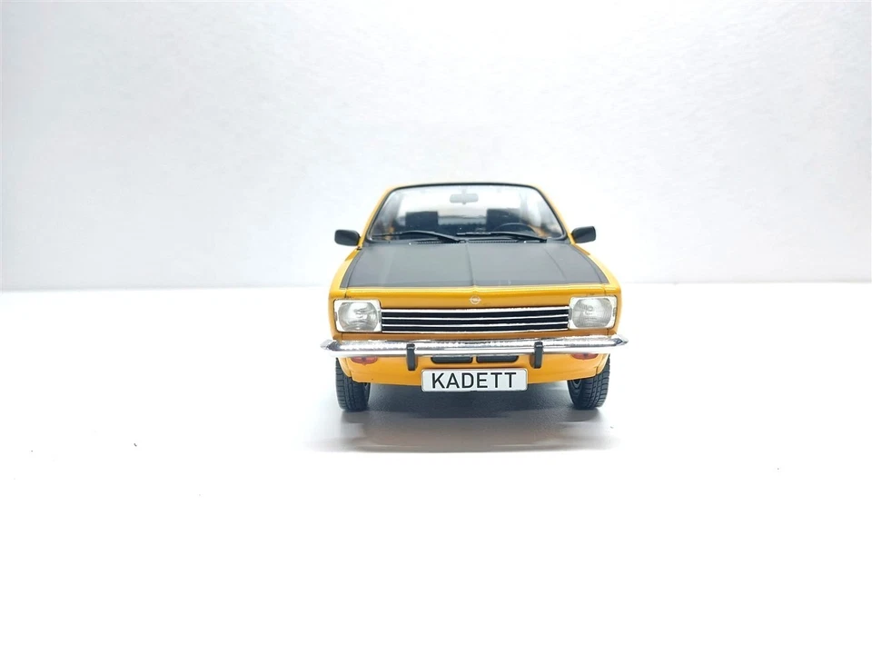 Opel Kadett C Coupe SR Arancione del 1983 - 1/18 MCG - Immagine 2 di 4
