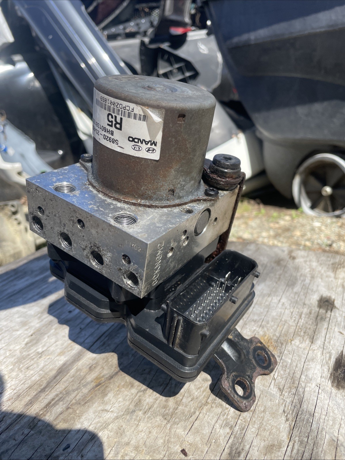 2010-2013 Hyundai Tucson ABS Pump Anti Lock Brake Control Module OEM 58920-2S400