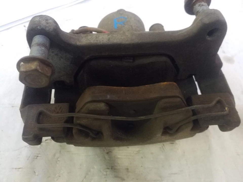 Pinza de freno delantera derecha con soporte | Se adapta a Volkswagen Golf / Jetta 2006-2017 Foto 4 de 4