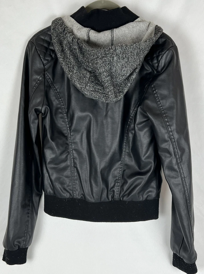 New Look Mujer Chaqueta Imitación Cuero Negra Con Capucha con Talla Pequeña Foto 3 de 3