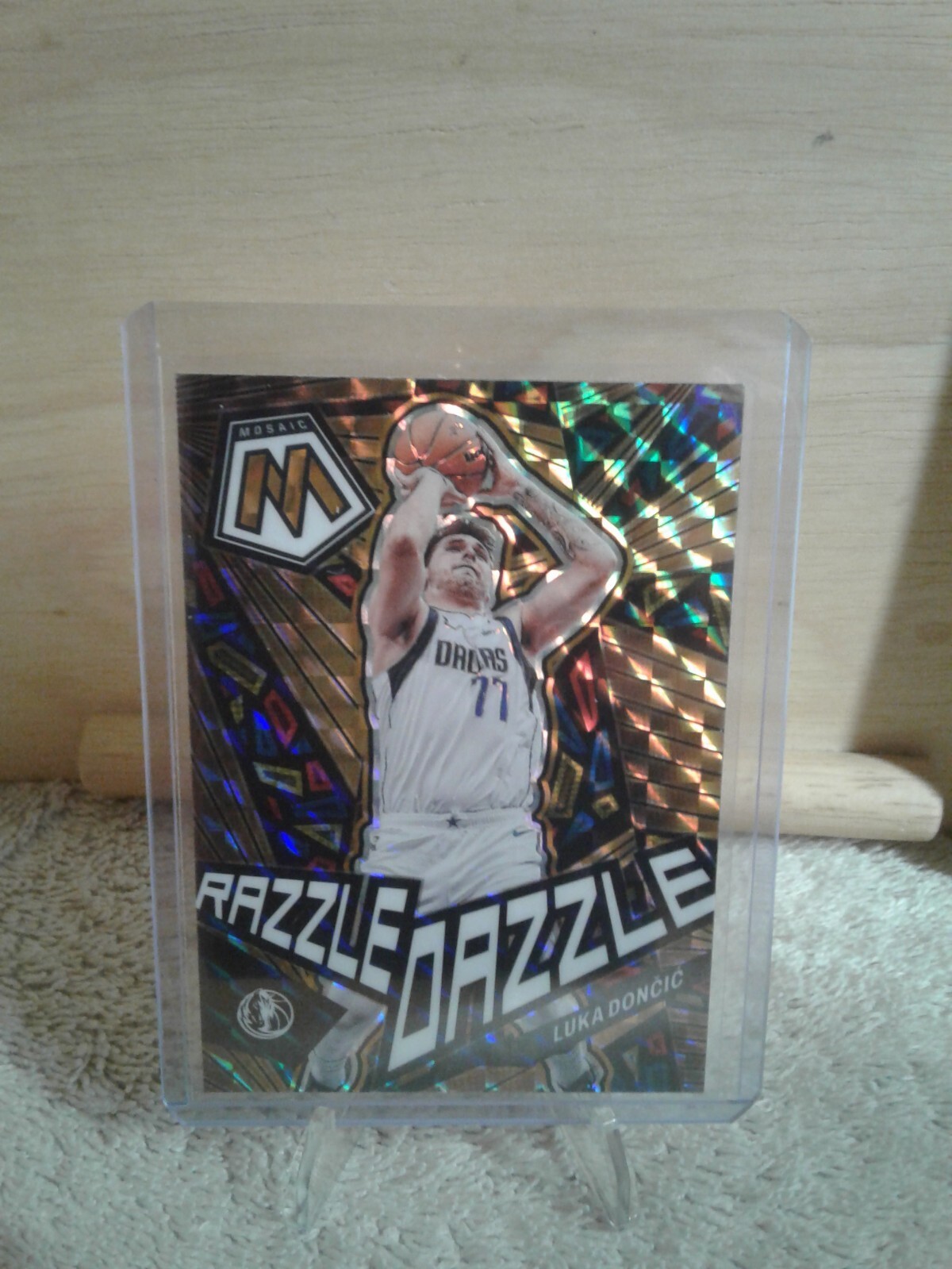 Razzle Dazzle Luca Doncic  #3  Mavericks Mosaic Panini Prizm 2022-2023
