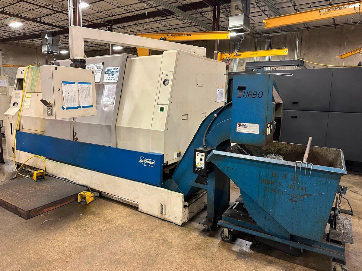 Doosan Puma 400B CNC Lathe, 2007 - Programmable Tailstock