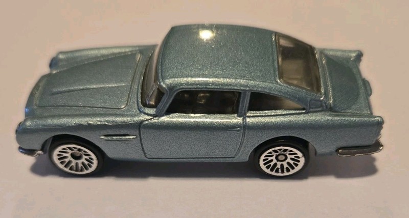 2013 Hot Wheels HW Workshop Aston Martin 1963 DB5 Blue