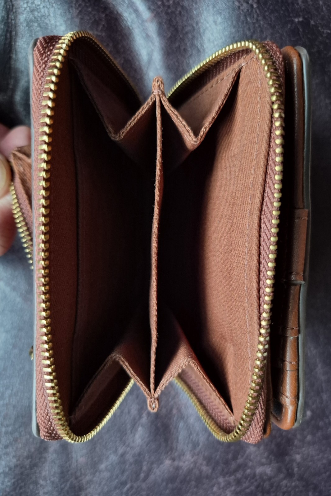 Fossil Logan Rfid Multifunction WalletSlight Scuf… - image 5