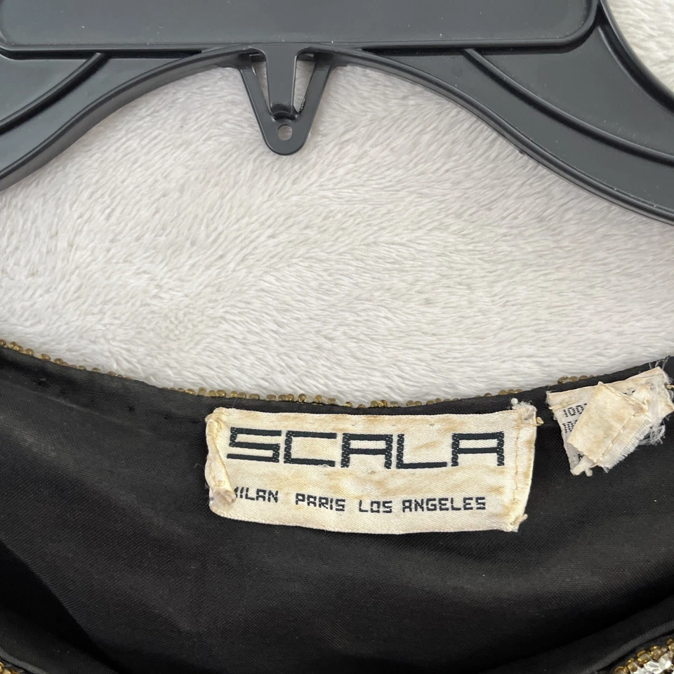 Blusa Scala Feminina Preta Grande Geométrica Frisada Seda Manga Longa Decote Redondo - Imagem 3 de 4