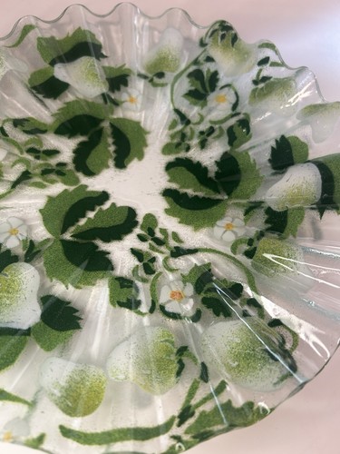 Sydenstricker Glass Fused Glass Strawberry Scallop Cake Plate 12” Diameter - Picture 2 of 7