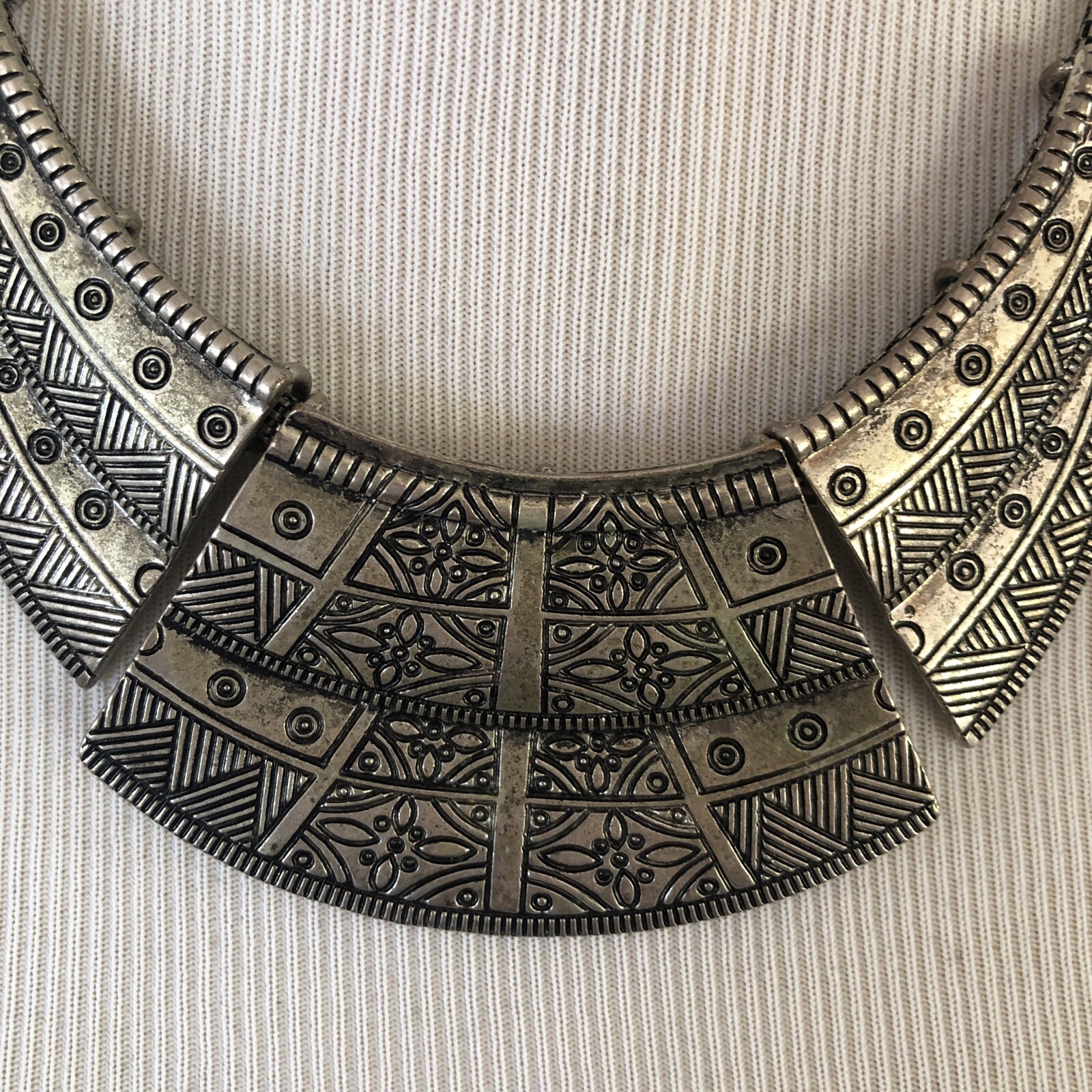 Metal silvertone statement necklace￼ - image 2