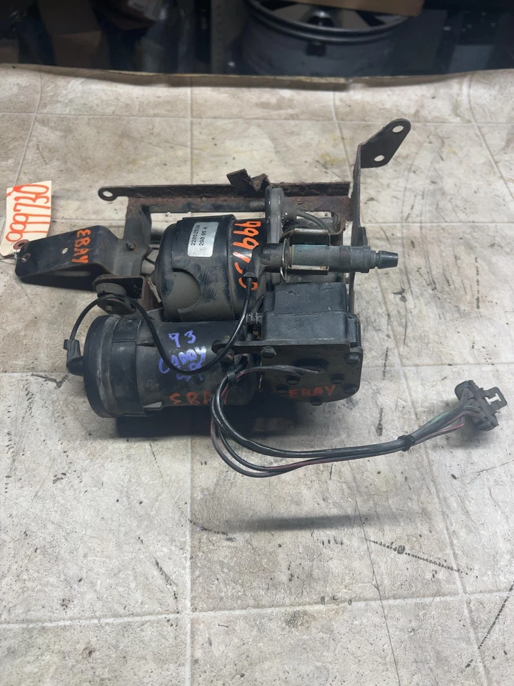ELECTRA PARK AVE DEVILLE ELDORADO Air Ride Suspension Compressor Pump 22062530 - Image 3 of 4